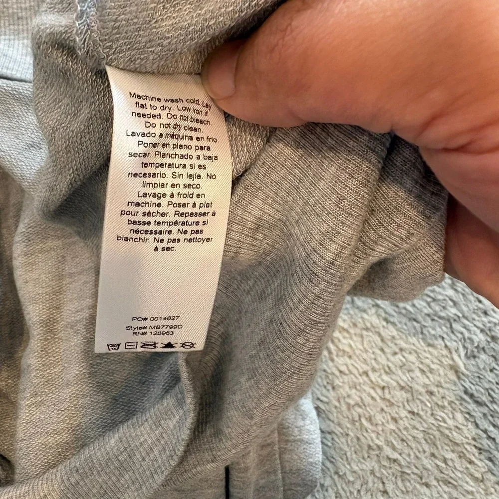 NWT Beyond Yoga Mens Medium Heather Gray Crewneck Sweatshirt Soft Lounge Comfort